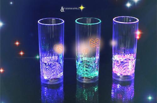 浮灯灿烂一朝：全文小说梁明昭沈砚卿小说在线阅读